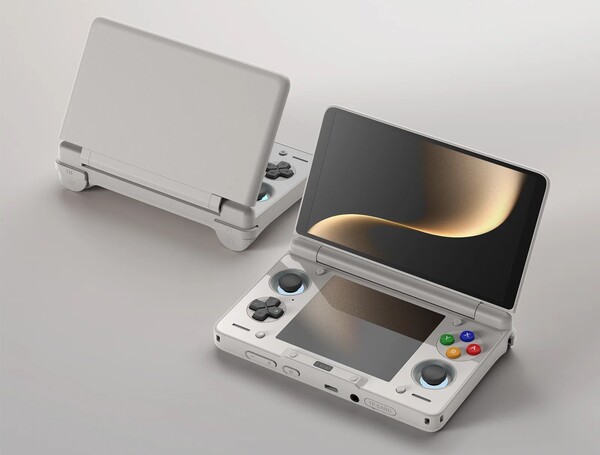 L’Ayn Thor presenta il D-Pad nella parte inferiore, a differenza del Retroid Pocket Duo, che lo presenta nella parte superiore.