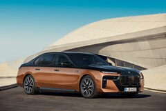 La BMW i7 del 2024 dovrebbe percorrere più di 600 chilometri con una singola carica. (Fonte: BMW)