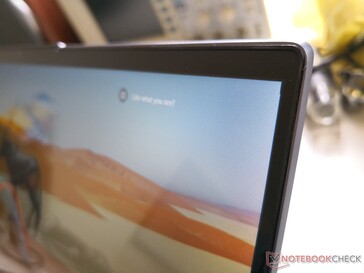 Il rivestimento opzionale in vetro lucido ha l'aspetto di un touchscreen, ma non lo è