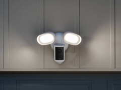 La Ring Floodlight Cam Pro (nella foto) è una delle quattro nuove telecamere di sicurezza 4K. (Fonte: Ring)