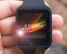 Sony potrebbe produrre un Xperia Watch o SmartWatch 4 in un futuro non troppo lontano, probabilmente con Wear OS. (Fonte immagine: Pocket-lint/Sony - modificato)