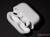 Gli AirPods Pro 2 potrebbero assomigliare a un incrocio tra il loro predecessore e gli AirPods 3. (Fonte: NotebookCheck)