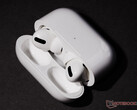 Gli AirPods Pro 2 potrebbero assomigliare a un incrocio tra il loro predecessore e gli AirPods 3. (Fonte: NotebookCheck)