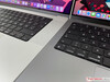 MacBook Pro 16 2021 (a sinistra) contro MacBook Pro 14 2021 (a destra)