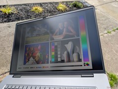 All'aperto, con un cielo molto nuvoloso