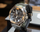 Il Casio G-Shock GMC-B2100Y-1AER (nella foto) ha la forma e la costruzione in metallo della familiare serie 2100. (Fonte: Impress Watch)