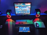 Scrivania gaming Genesis Holm 510 RGB con altoparlanti Helium 300BT ARGB e tastiera Thor 400 RGB (Fonte: interna)