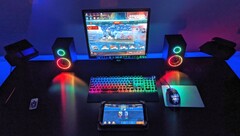 Scrivania gaming Genesis Holm 510 RGB con altoparlanti Helium 300BT ARGB e tastiera Thor 400 RGB (Fonte: interna)