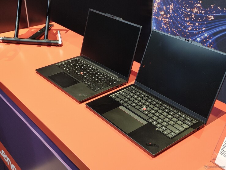 Lenovo ThinkPad X1 Carbon Gen 13 (a sinistra) vs. Lenovo ThinkPad X1 Carbon Gen 14 (a destra) (fonte immagine: Benjamin Herzig)
