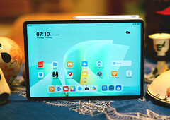 Huawei M-Pencil Pro si aggancia magneticamente al MatePad 11.5 S.