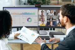 Il Philips 49B2U6903CH è come avere una coppia di monitor da 27 pollici e 16:9 posti uno accanto all'altro. (Fonte: Philips)