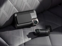 La 70mai A810S è una dash cam a due canali