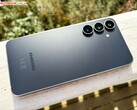 Si prevede che il successore del Samsung Galaxy S25 FE raffigurato presenti pochissime modifiche dal punto di vista del design.