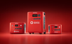 Il Jackery HomePower 2000 Plus v2 Red Cross Edition, il Jackery HomePower 3600 Plus Red Cross Edition e il Jackery HomePower 1000 Plus v2 Red Cross Edition (da sinistra a destra)