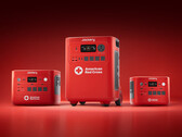 Il Jackery HomePower 2000 Plus v2 Red Cross Edition, il Jackery HomePower 3600 Plus Red Cross Edition e il Jackery HomePower 1000 Plus v2 Red Cross Edition (da sinistra a destra)