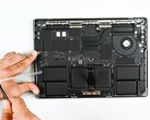 Il MacBook Pro Apple M5 ha ottenuto solo miglioramenti minimi per la riparazione. (Fonte: iFixit)
