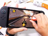 A parte il display facilmente graffiabile, il Nintendo Switch 2 sembra essere ben costruito (Fonte: JerryRigEverything)
