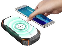 La powerbank con pannello solare revolt fornisce fino a 100 ore di vita in più al vostro smartphone. (Fonte: PEARL)