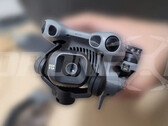 Il DJI Mini 5 Pro da vicino con la sua fotocamera da 24 mm e f/1.8. (Fonte immagine: via DroneXL &amp; Jasper Ellens)