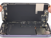 I componenti interni dell'iPhone 14 Pro, compresa la batteria. (Fonte: iFixit)