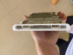 Il presunto fotogramma di un prototipo di Nintendo Switch 2 OLED (nella foto) ha portato alcuni giocatori speranzosi a credere che un Nintendo Switch 2 OLED sia già in lavorazione. (Fonte: Gazlog)