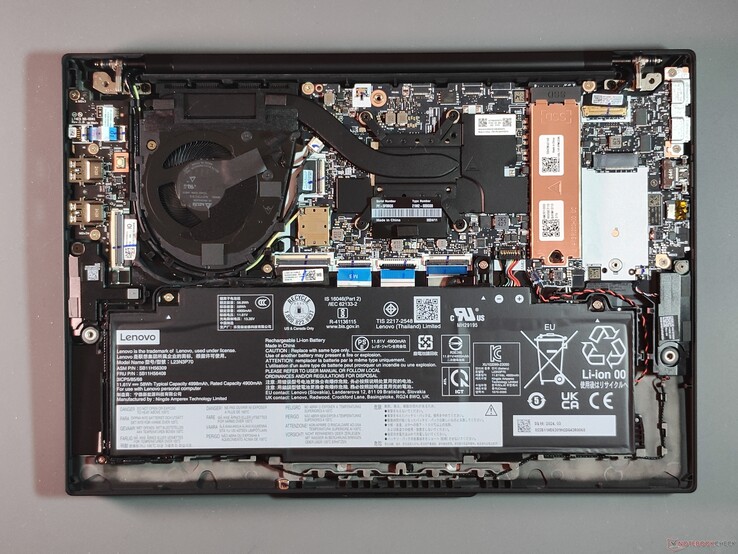 Lenovo ThinkPad T14s G6 AMD: Interno