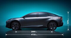 La berlina elettrica bZ3 è leggermente più lunga della Model 3 (immagine: Toyota)