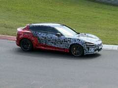 Xiaomi YU7 GT camuffato al Nurburgring. (Fonte: Niubei Shehuiren/Weibo)