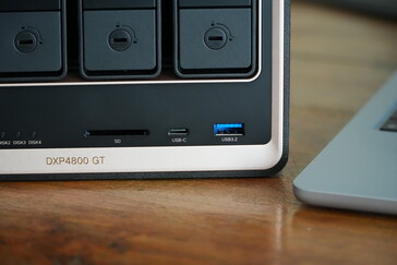 Il fronte di Ugreen NASync DXP4800 GT