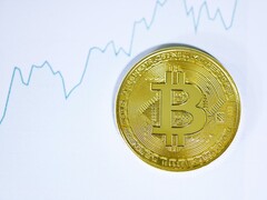 Un infermiere di crypto-trading degli Stati Uniti è diventato milionario investendo in Bitcoin e altre criptovalute durante le sue pause pranzo (Immagine: Executium)