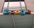 Il logo di Google visualizzato sulla facciata di un edificio. (Fonte immagine: Hardeep Singh via Pexels)