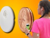 Il monitor continuo del glucosio FreeStyle Libre 3 è estremamente piccolo e può essere utilizzato per 14 giorni prima di essere sostituito. (Fonte: Abbott - modifica)