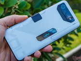 Lo smartphone 'Ultimate' di ASUS potrebbe ricevere fino a 24 GB di RAM questa volta, ROG Phone 7 Ultimate in foto. (Fonte: Notebookcheck)