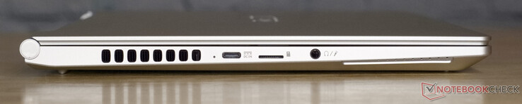 USB-C con ingresso di alimentazione; lettore di schede microSD; jack audio da 3,5 mm
