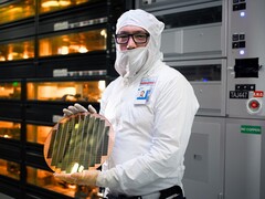 Le prossime CPU Panther Lake di Intel potrebbero essere vendute in perdita a causa dei rendimenti della sottoparte 18A (foto: wafter di semiconduttori Intel; fonte immagine: Intel)