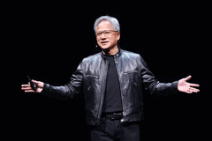 Jensen Huang, CEO di Nvidia, tiene un discorso (Fonte immagine: CNA)