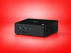 Mini PC iiyama con porte USB frontali, una porta USB-C, un lettore di schede SD e ventilazione laterale.