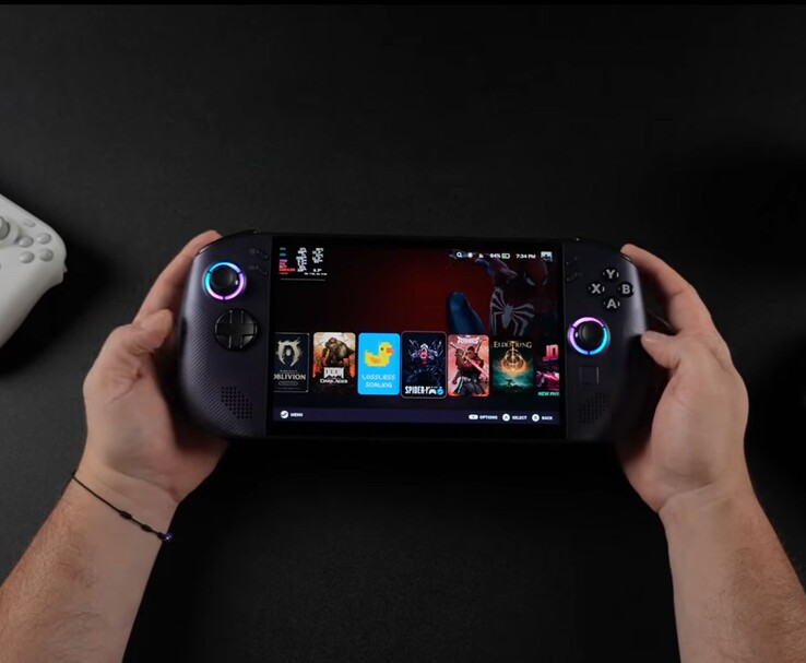 Palmare Lenovo Legion Go S con interfaccia SteamOS che mostra più giochi (Fonte immagine: ETA PRIME via YouTube)