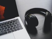 Si pensa che gli AirPods Studio arriveranno nel marzo 2021. (Fonte: Dan Farrell)
