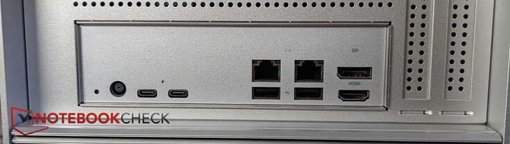 Posteriore: AC, 2x Thunderbolt 4, 2x 2.5GbE-LAN, 2x USB-A 3.0, DP 1.4, HDMI 2.0