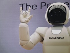 Un'immagine di un robot ASIMO sviluppato da Honda (Fonte: Possessed Photography via Unsplash; ritagliata)