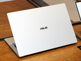 Il laptop Wildcat Lake ha uno spessore di 10,4 mm e pesa circa 2,82 libbre. Nella foto: il retro del nuovo ExpertBook Air.