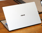 Il laptop Wildcat Lake ha uno spessore di 10,4 mm e pesa circa 2,82 libbre. Nella foto: il retro del nuovo ExpertBook Air.