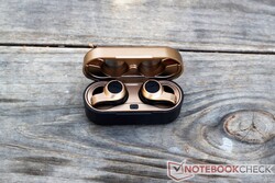 Nella recensione: Jabees Firefly Vintage TWS earbuds.