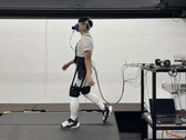 Il robot prende informazioni dagli schemi di respirazione del soggetto e infonde il modo ottimale per migliorare il movimento dell'anca. (Fonte: Park et al)