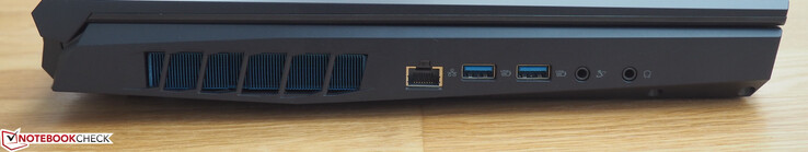 A Sinistra: RJ45-LAN, 2x USB-A 3.1 Gen2, microfono, cuffie