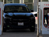 Tesla sta girando uno spot sull'interoperabilità dei Supercharger (immagine: Hemmati/X)