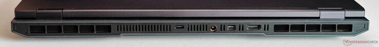 Posteriore: USB-C 3.2 Gen.2 (10 Gbit/s, DisplayPort modalità ALT 1.4 tramite dGPU, 140W Power Delivery), connettore di alimentazione, Mini-DisplayPort 2.1, HDMI 2.1