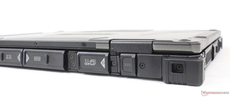 Posteriore: Blocco Kensington, 2x USB-A 3.2 Gen 2, Gigabit RJ-45, porta seriale, USB-C 3.2 Gen 2 con Power Delivery + DisplayPort, adattatore AC