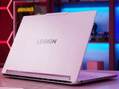 Attualmente Lenovo vende Legion 7a in un'elegante finitura bianca.